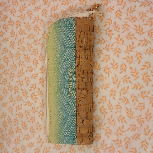 Ecotools makeup travel brush holder organizer - Picture 1 of 4